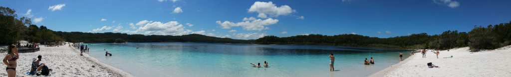 lake-mckenzie-panorama