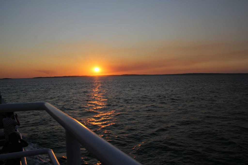 sonnenuntergang-fraser-island-faehre